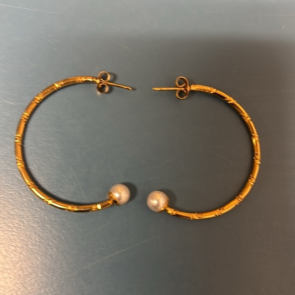 Vintage Elegant Gold Hoop Earrings with Pearl Accents - Picture 6 of 12